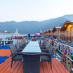 Le Roi Floating Huts & Eco Rooms Tehri